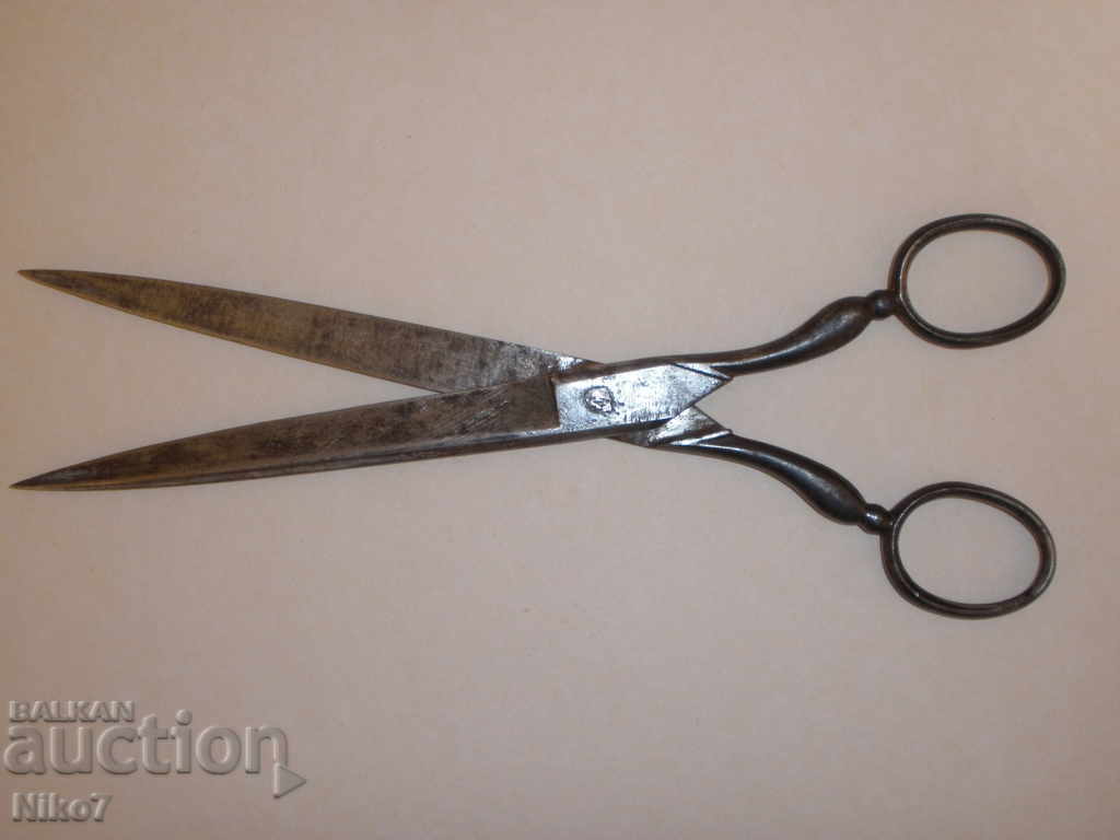 Παλιό ενδιαφέρον μεγάλο ψαλίδι. με τιμή 24.99 BGN | € 12.78 Παλιό ενδιαφέρον μεγάλο ψαλίδι. με τιμή 24.99 BGN | € 12.78