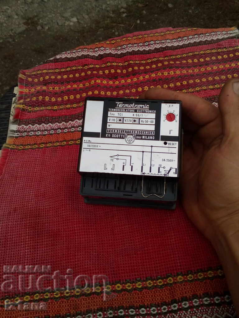 Παράδοση Παλαιός ελεγκτής θερμοκρασίας Termotronic Παράδοση Παλαιός ελεγκτής θερμοκρασίας Termotronic