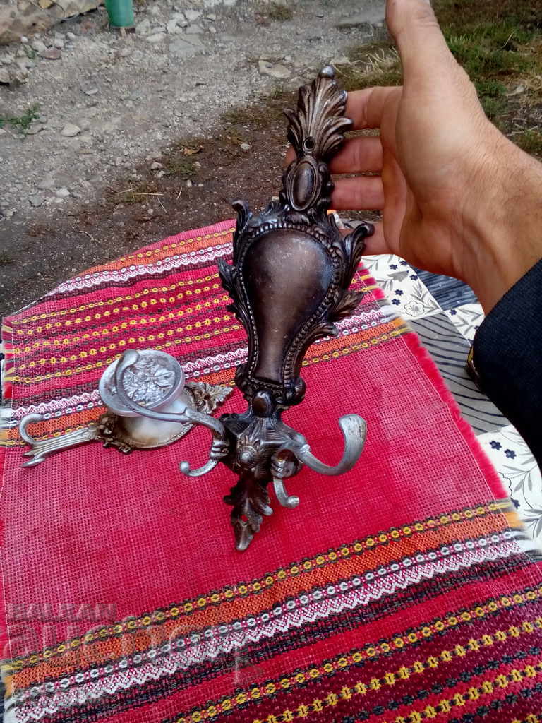 Delivery of An old hanger Delivery of An old hanger