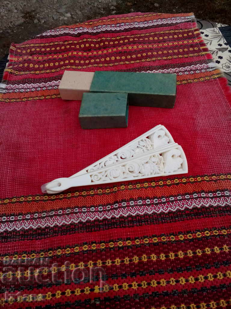 Old fan with price 20.00 BGN | € 10.23 Old fan with price 20.00 BGN | € 10.23