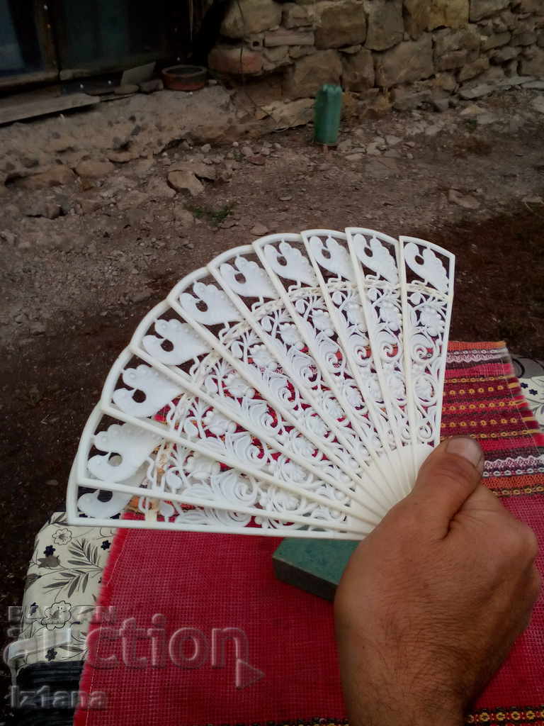 Auction Old fan Auction Old fan