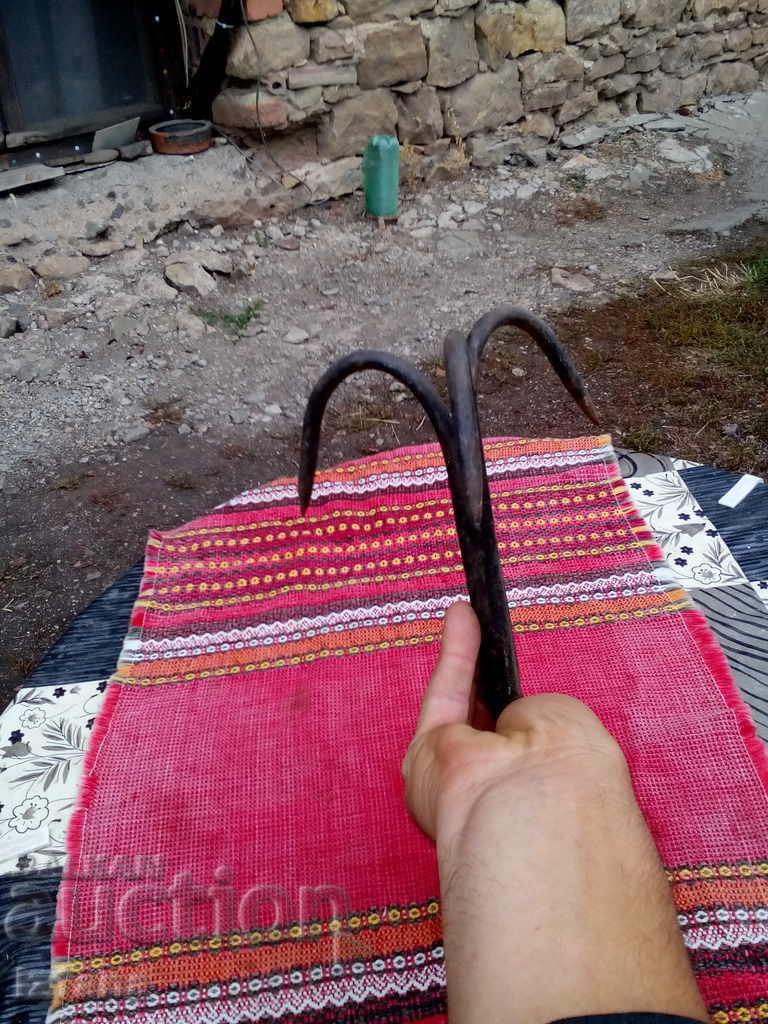 Delivery of An old hook, a coke