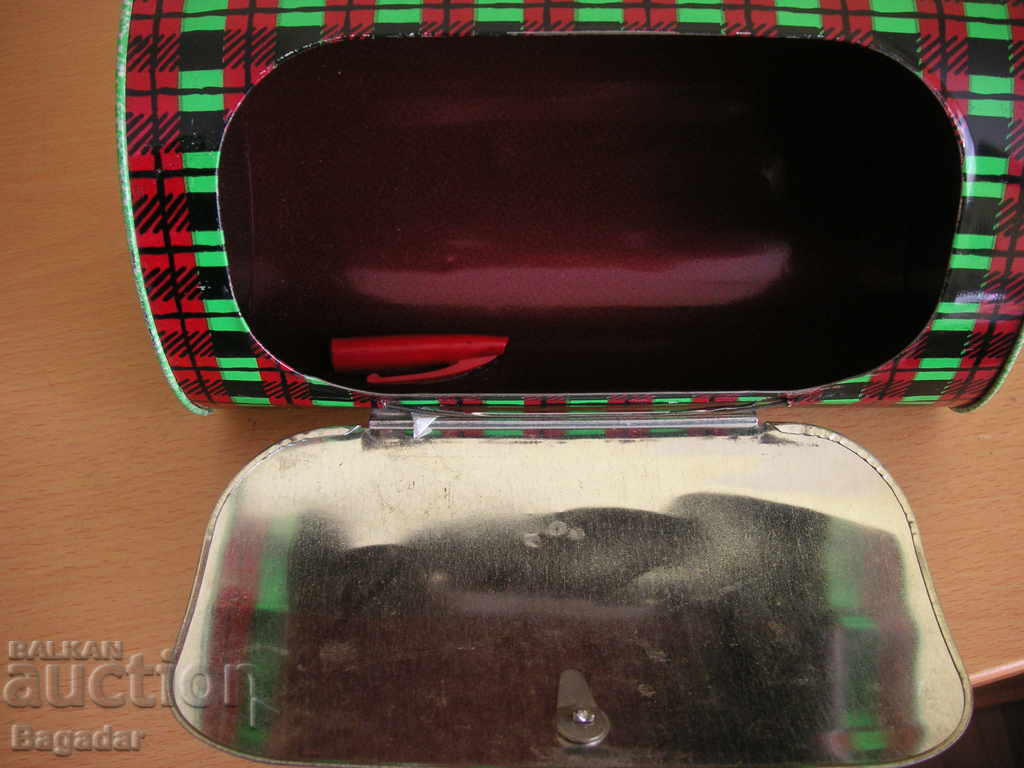 Cutie creion rusesc cu preț 25.00 BGN | € 12.78