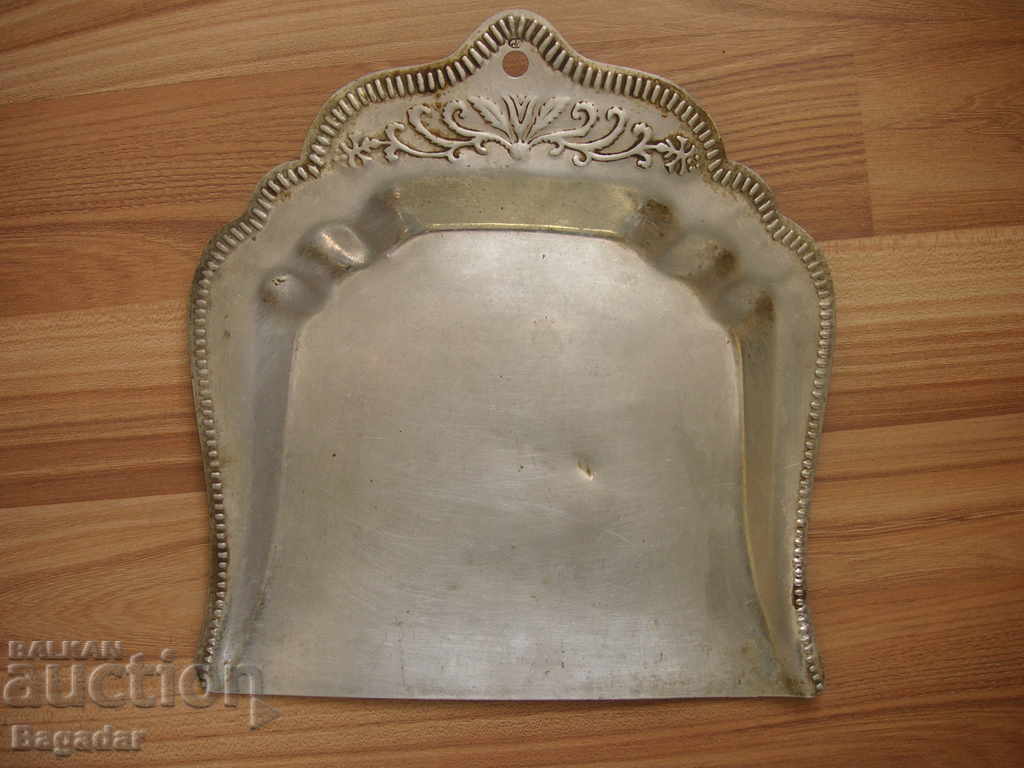 Old royal cleaning shovel with marking - 5 Old royal cleaning shovel with marking - 5