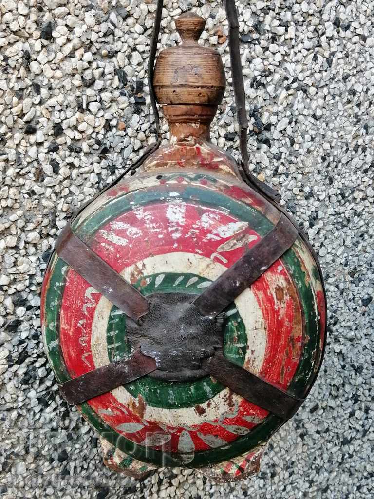 Παλιό ξύλινο δοχείο, βαρέλι, ξύλινο βαρέλι