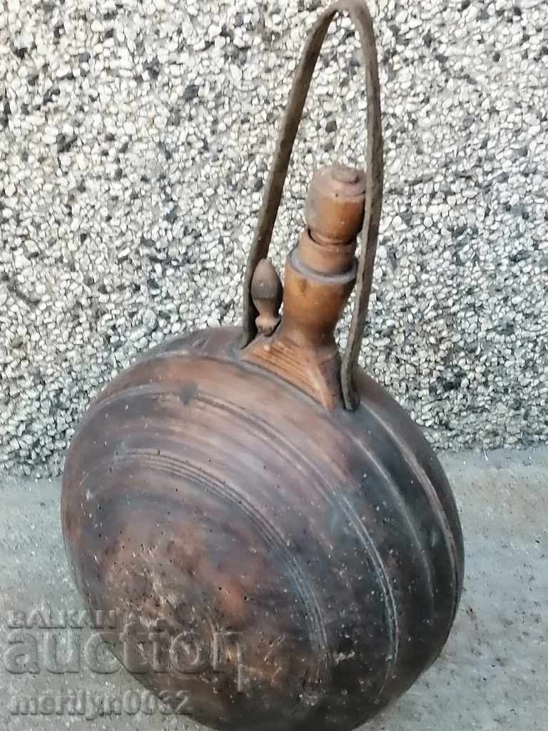 Delivery of Old wooden flask, flagon, wooden cask Delivery of Old wooden flask, flagon, wooden cask
