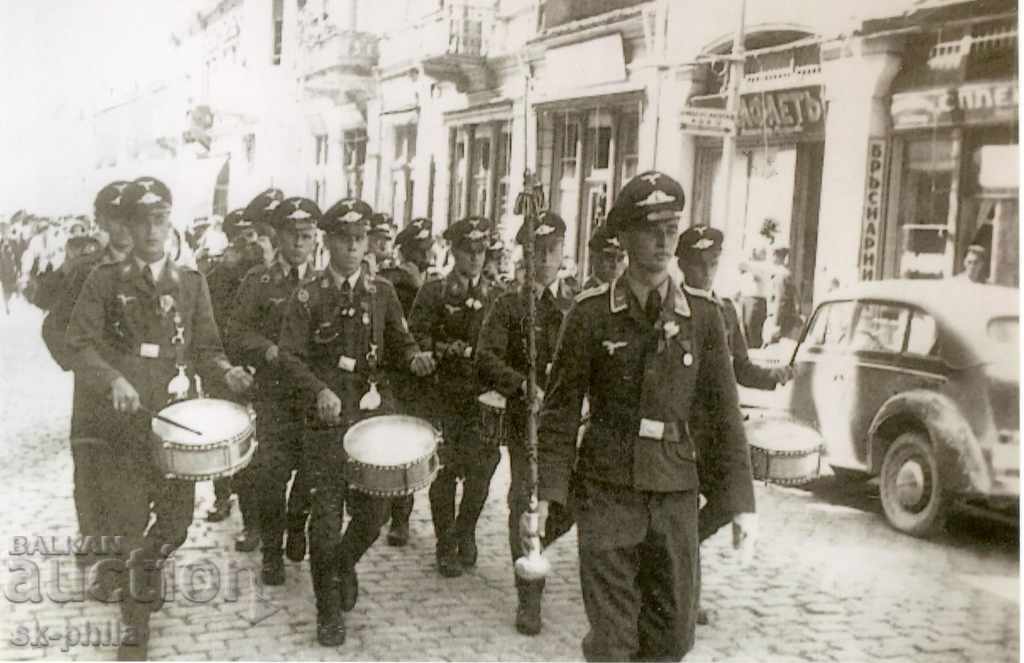 Стара снимка- Фотокопие -Посрещане на немските войски в Русе