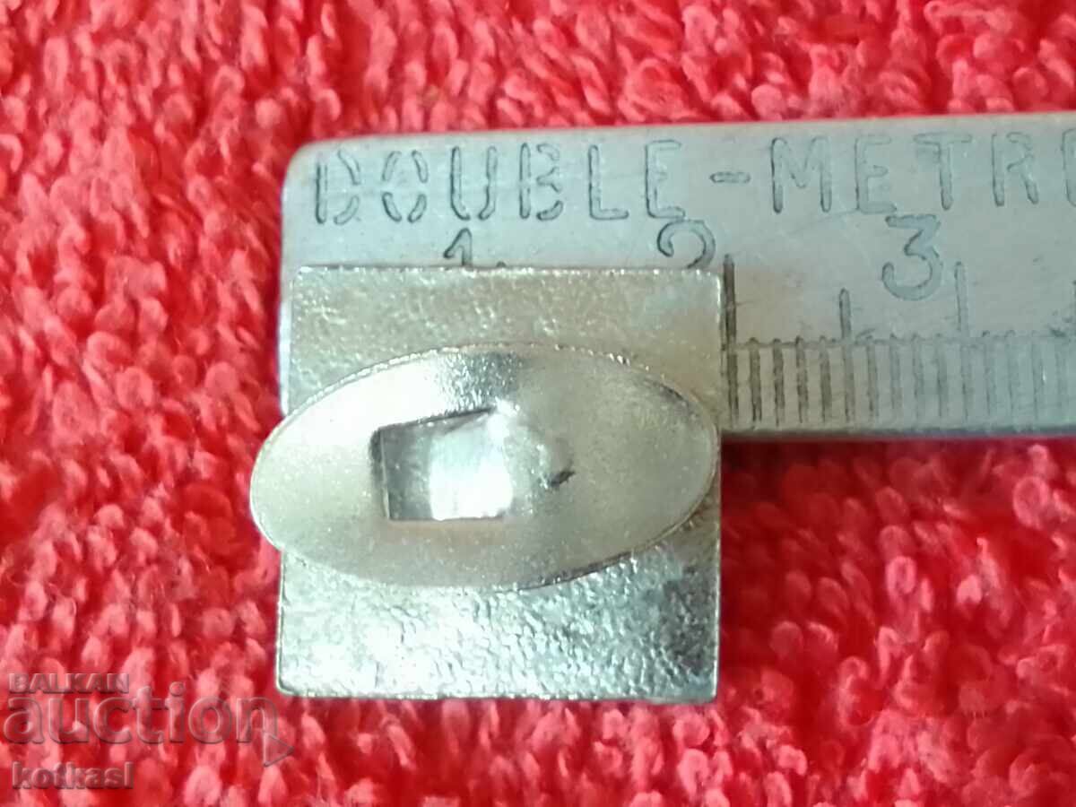 Old button badge Italian drink AMARO 18 ISOLABELLA with price 10.50 BGN | € 5.37