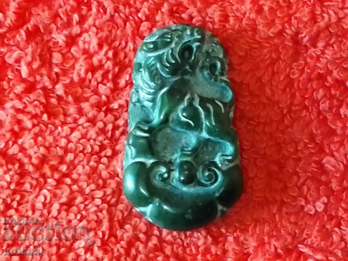 Παράδοση Μενταγιόν χαρακτικής με φυσικό νεφρίτη Παράδοση Μενταγιόν χαρακτικής με φυσικό νεφρίτη