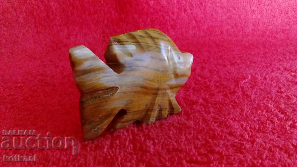 Auction Onyx semi-precious stone Fish figure Auction Onyx semi-precious stone Fish figure