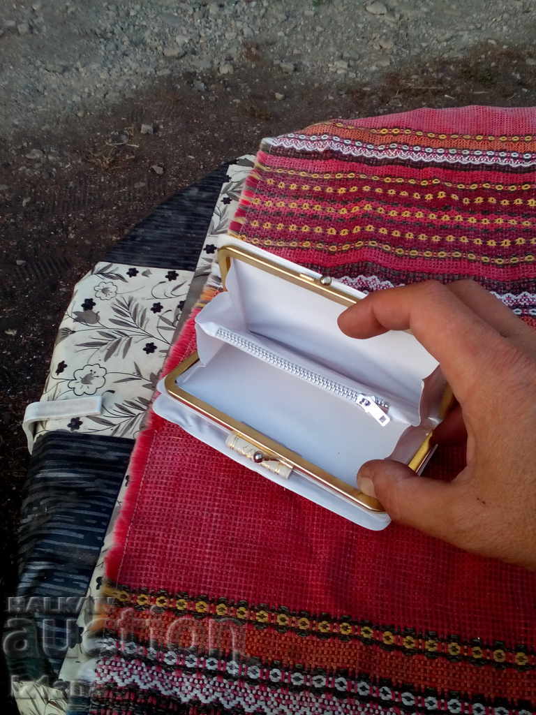 Доставка на Старо дамско портмоне Доставка на Старо дамско портмоне