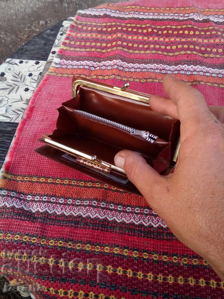 Доставка на Старо дамско портмоне Доставка на Старо дамско портмоне