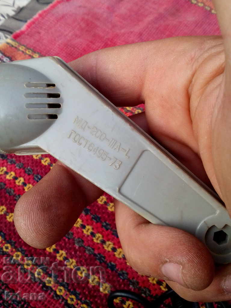 Livrarea Vechiul microfon MD 200