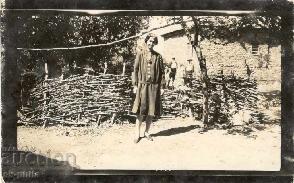 Παλιά φωτογραφία - μια γυναίκα από το χωριό Νοβοσελ, Πλόβντιβ 1929.