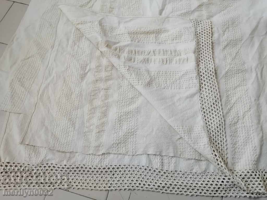 Vintage hand woven bed sheet with lace border with price 89.90 BGN | € 45.97 Vintage hand woven bed sheet with lace border with price 89.90 BGN | € 45.97