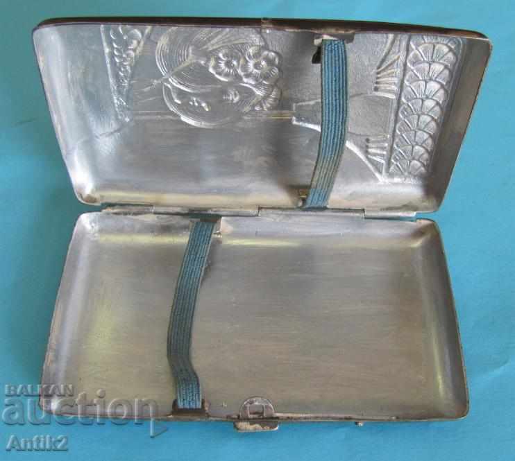 1900s Art Nouveau A.MUCHA Silver Plated Tabaker είναι πολύ σπάνιο με τιμή 600.00 BGN | € 306.78 1900s Art Nouveau A.MUCHA Silver Plated Tabaker είναι πολύ σπάνιο με τιμή 600.00 BGN | € 306.78