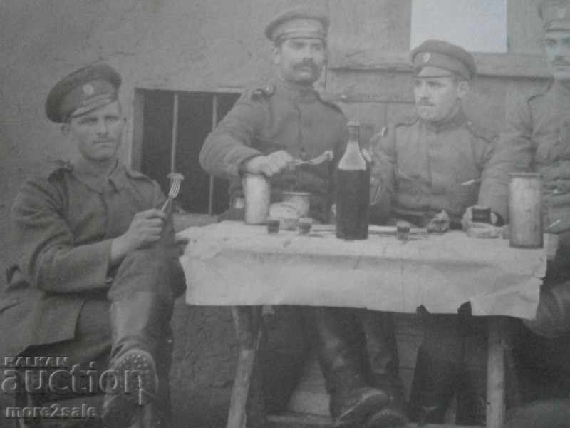 OLD CARD - SOLDIERS, UNIFORMS, BULGARIANS with price 5.00 BGN | € 2.56 OLD CARD - SOLDIERS, UNIFORMS, BULGARIANS with price 5.00 BGN | € 2.56