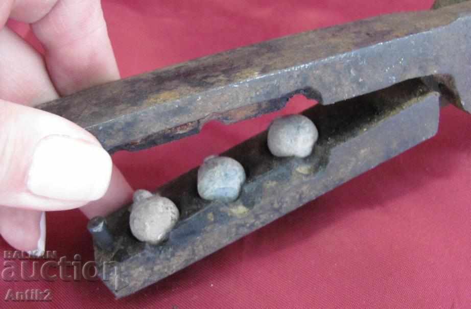Auction 1600s Musket Lead Bullet Matrix very rare Auction 1600s Musket Lead Bullet Matrix very rare