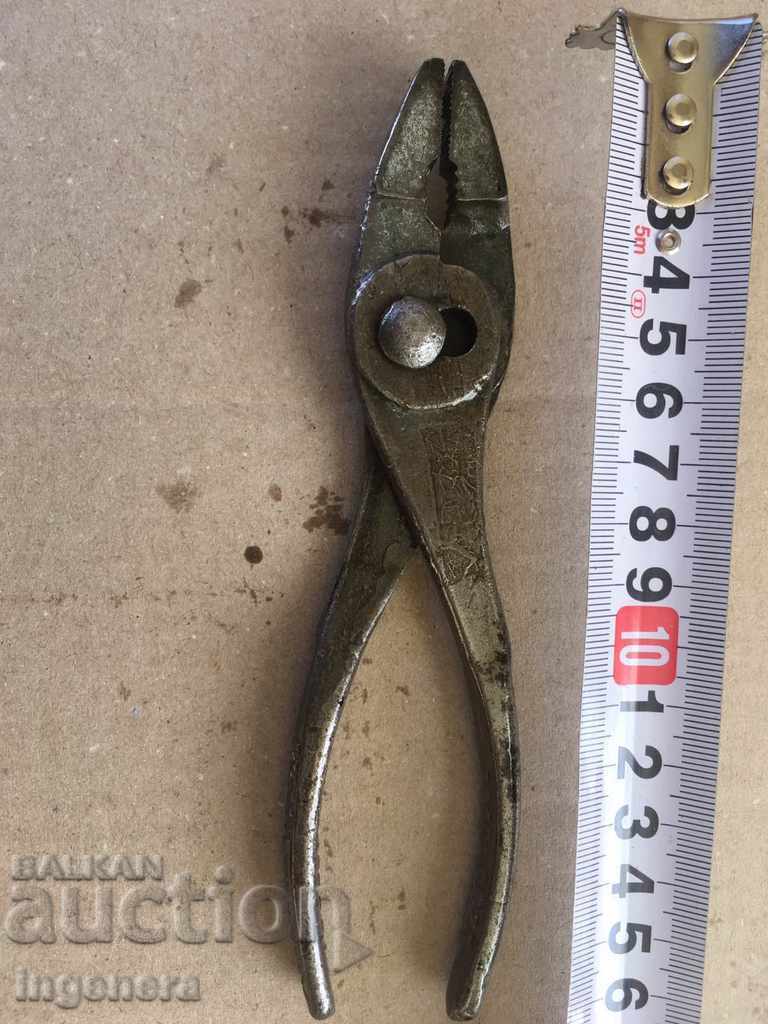 CLÊTE DE UCENIC VECHI cu preț 8.00 BGN | € 4.09