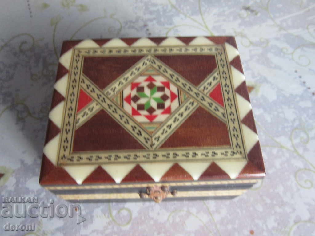 Доставка на Уникална дървена кутия за бижута интаразия седеф Доставка на Уникална дървена кутия за бижута интаразия седеф