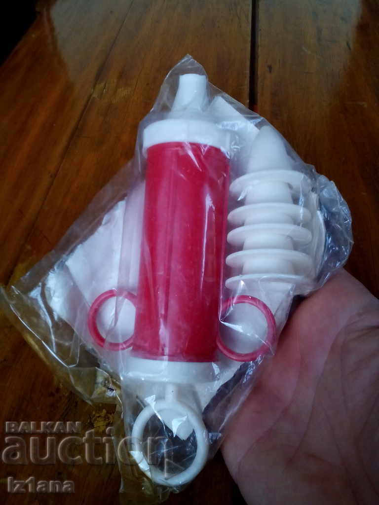 Auction Old cake syringe Auction Old cake syringe