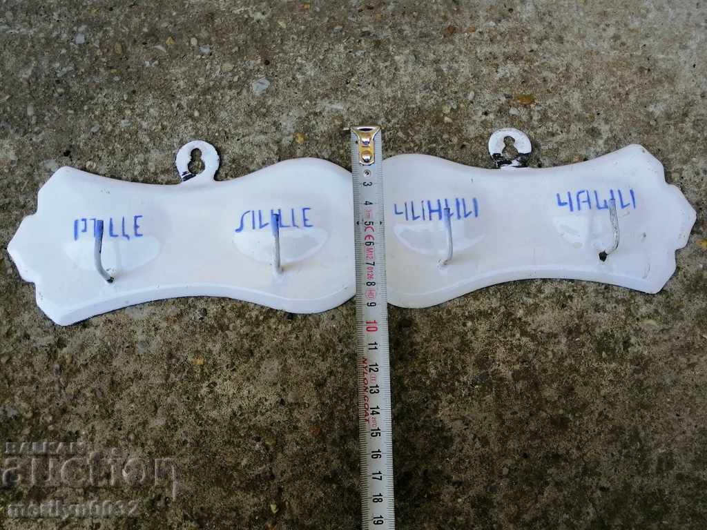 Delivery of Old enameled enamel hanger Delivery of Old enameled enamel hanger