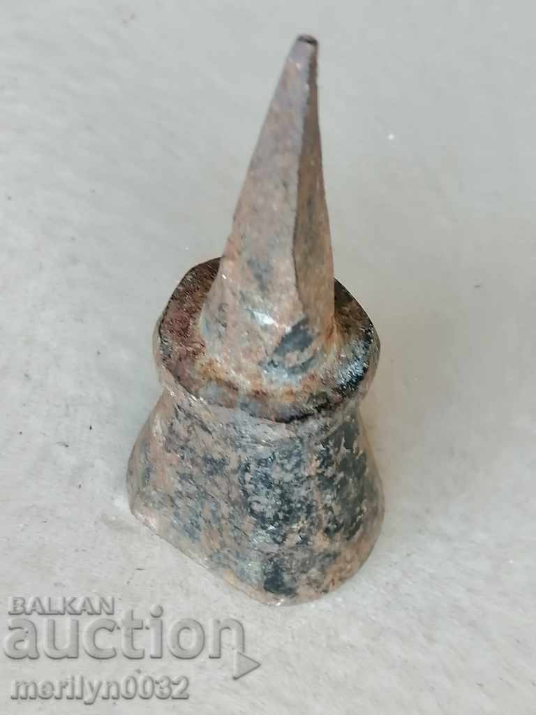 A primitive anvil for pinning hair with price 32.00 BGN | € 16.36 A primitive anvil for pinning hair with price 32.00 BGN | € 16.36