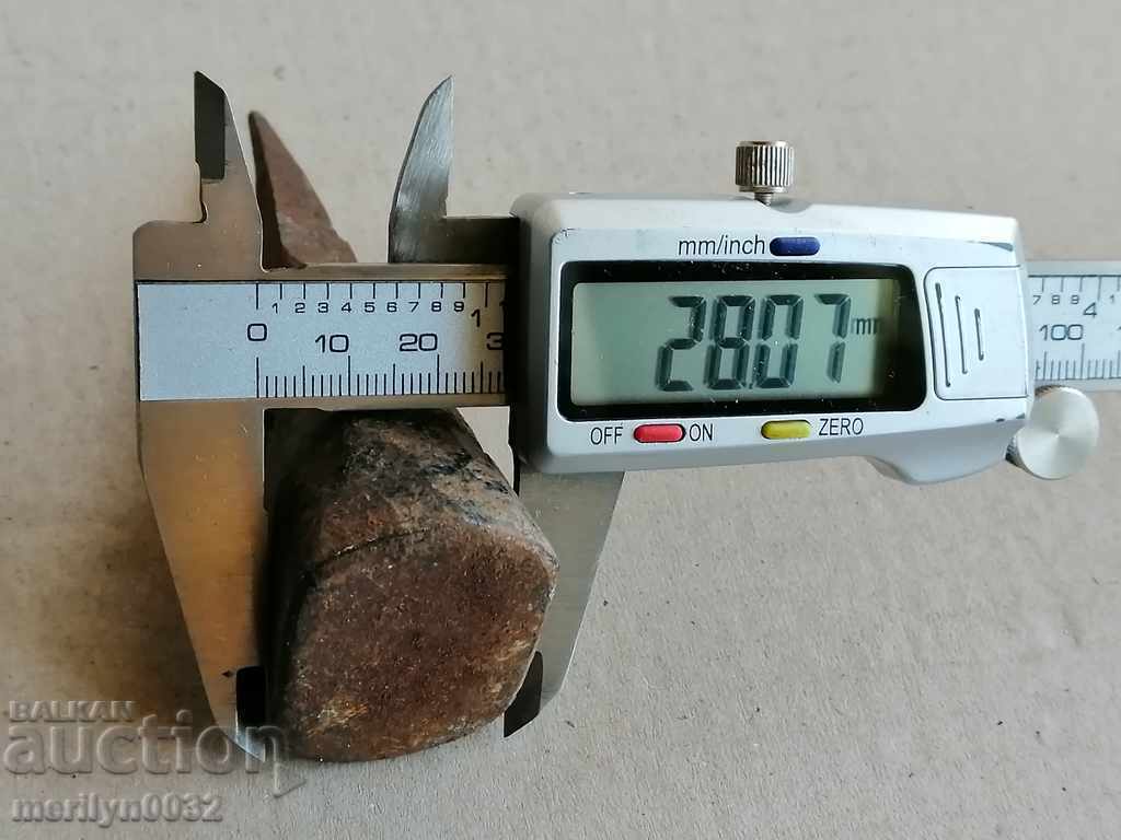 Delivery of A primitive anvil for pinning hair Delivery of A primitive anvil for pinning hair