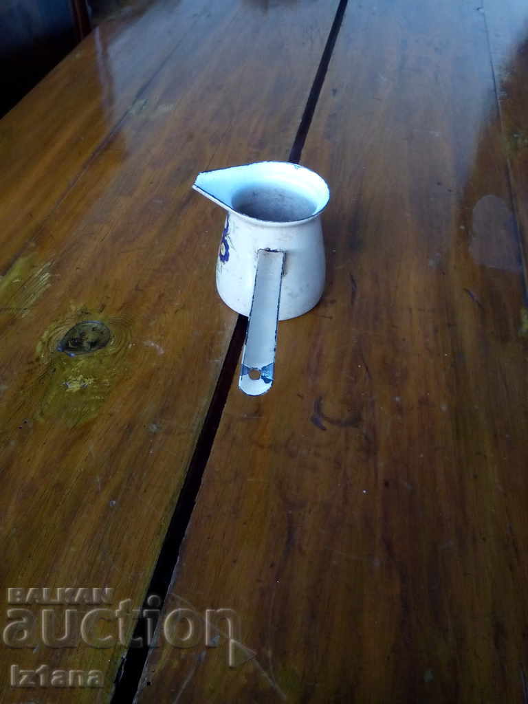 Old enamel jesse with price 8.00 BGN | € 4.09 Old enamel jesse with price 8.00 BGN | € 4.09