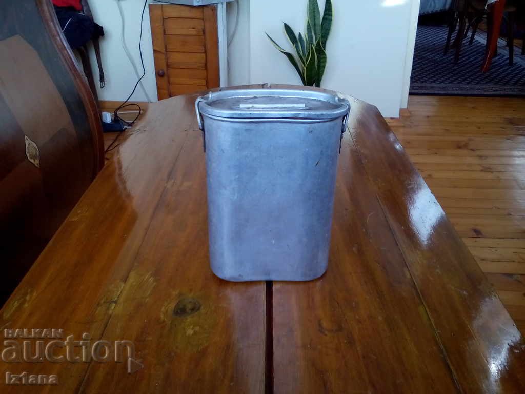 Auction Old aluminum box Auction Old aluminum box