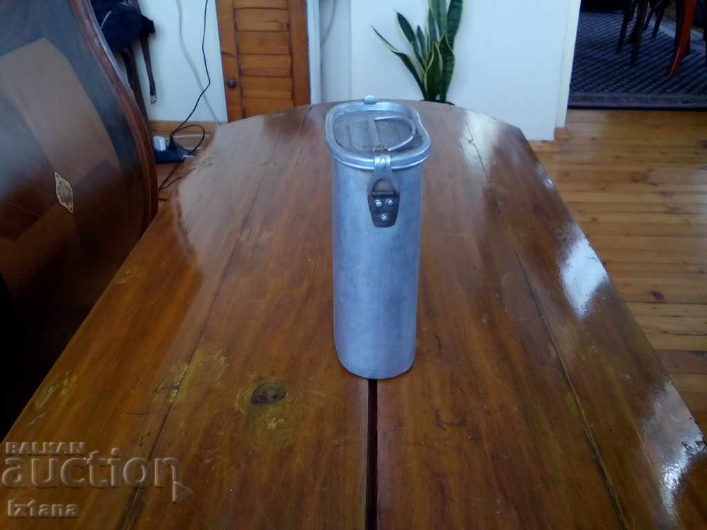 Delivery of Old aluminum box Delivery of Old aluminum box