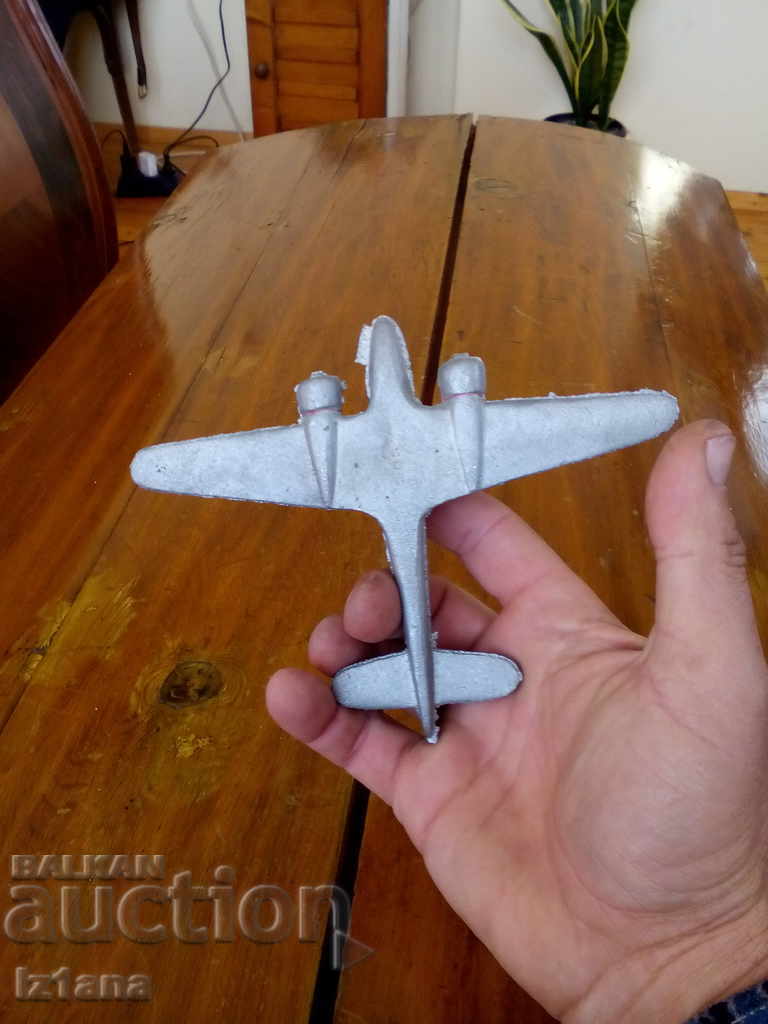 Un avion vechi, un avion - 5 Un avion vechi, un avion - 5