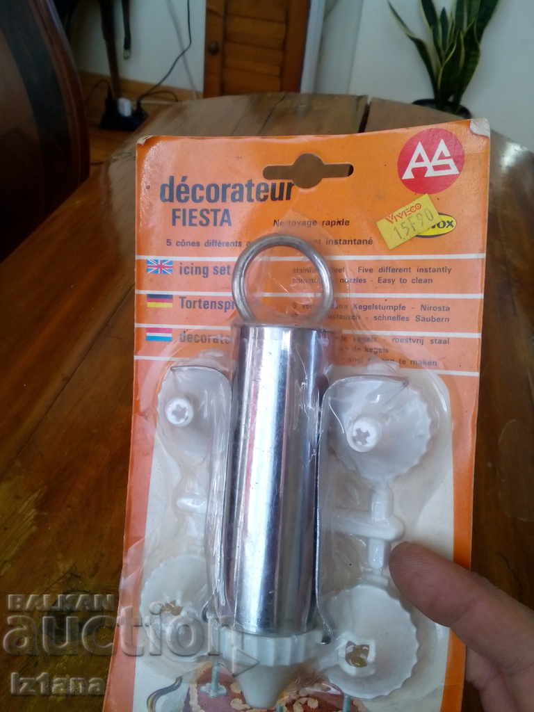 Old cake syringe with price 25.00 BGN | € 12.78 Old cake syringe with price 25.00 BGN | € 12.78