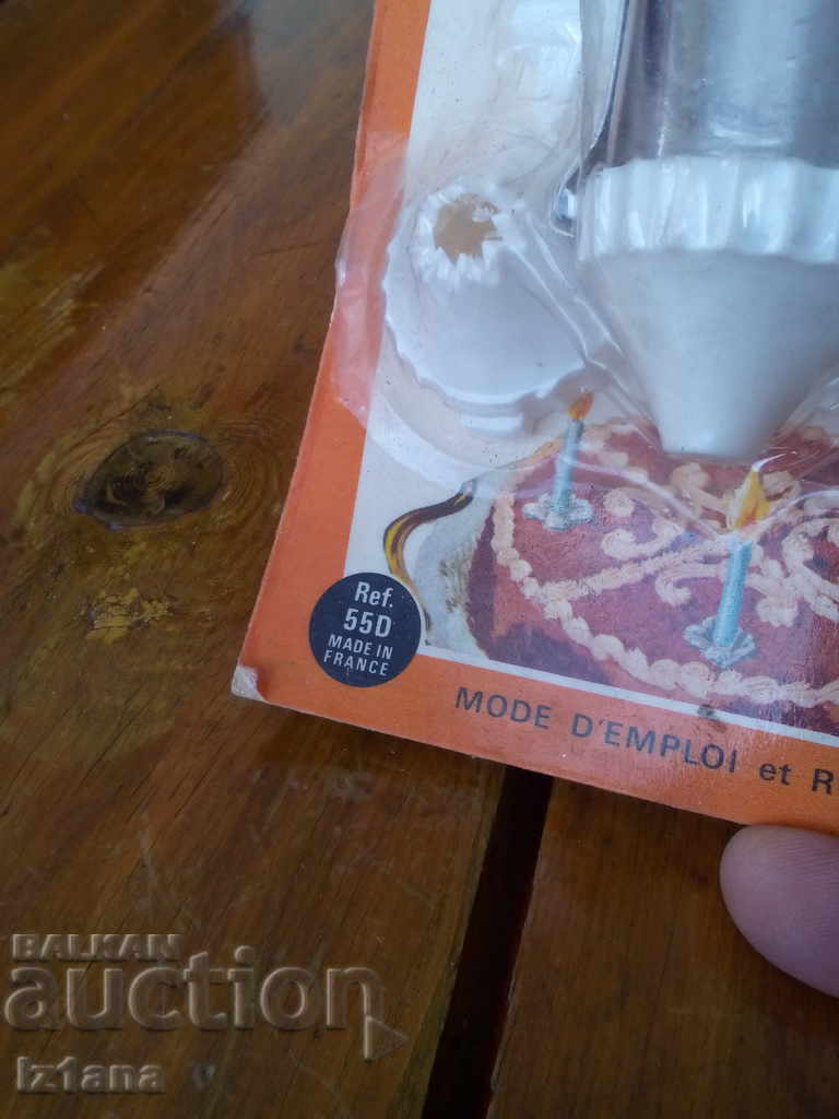 Delivery of Old cake syringe Delivery of Old cake syringe