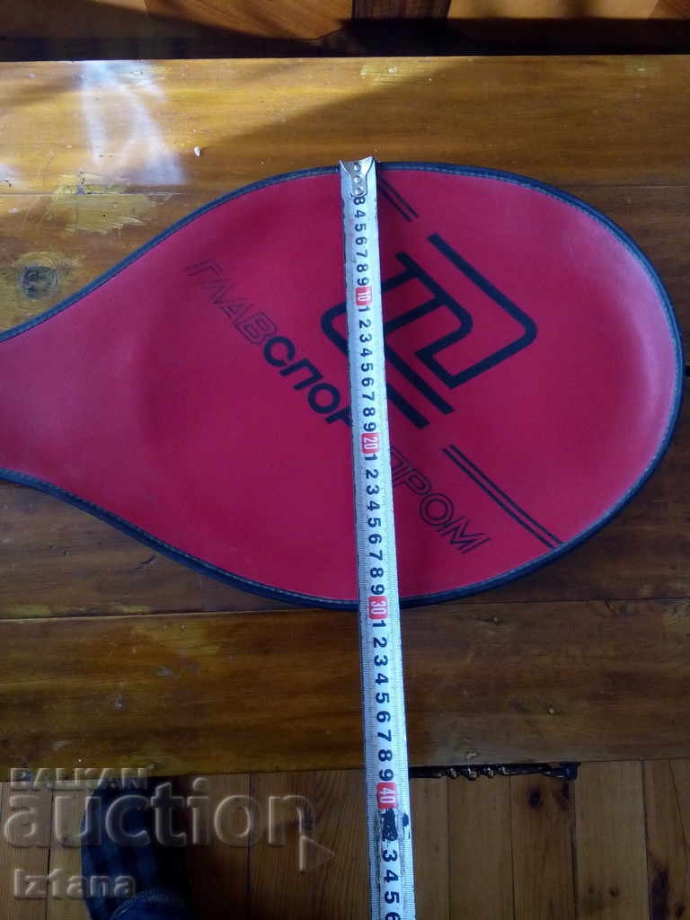 Delivery of An old tennis racket case, a bang Delivery of An old tennis racket case, a bang