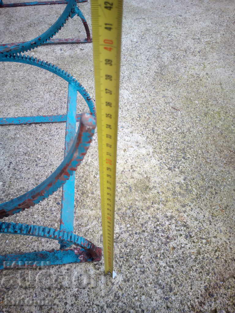 Old barrel stand- 2 counts - 6 Old barrel stand- 2 counts - 6