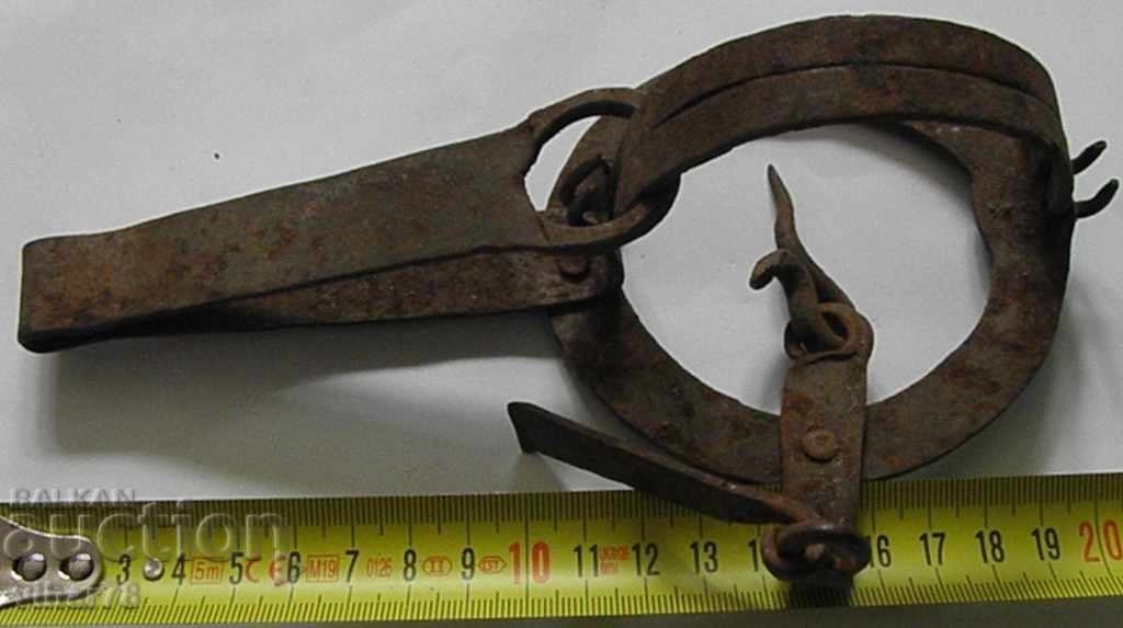 Old manual forged trap with price 24.99 BGN | € 12.78 Old manual forged trap with price 24.99 BGN | € 12.78