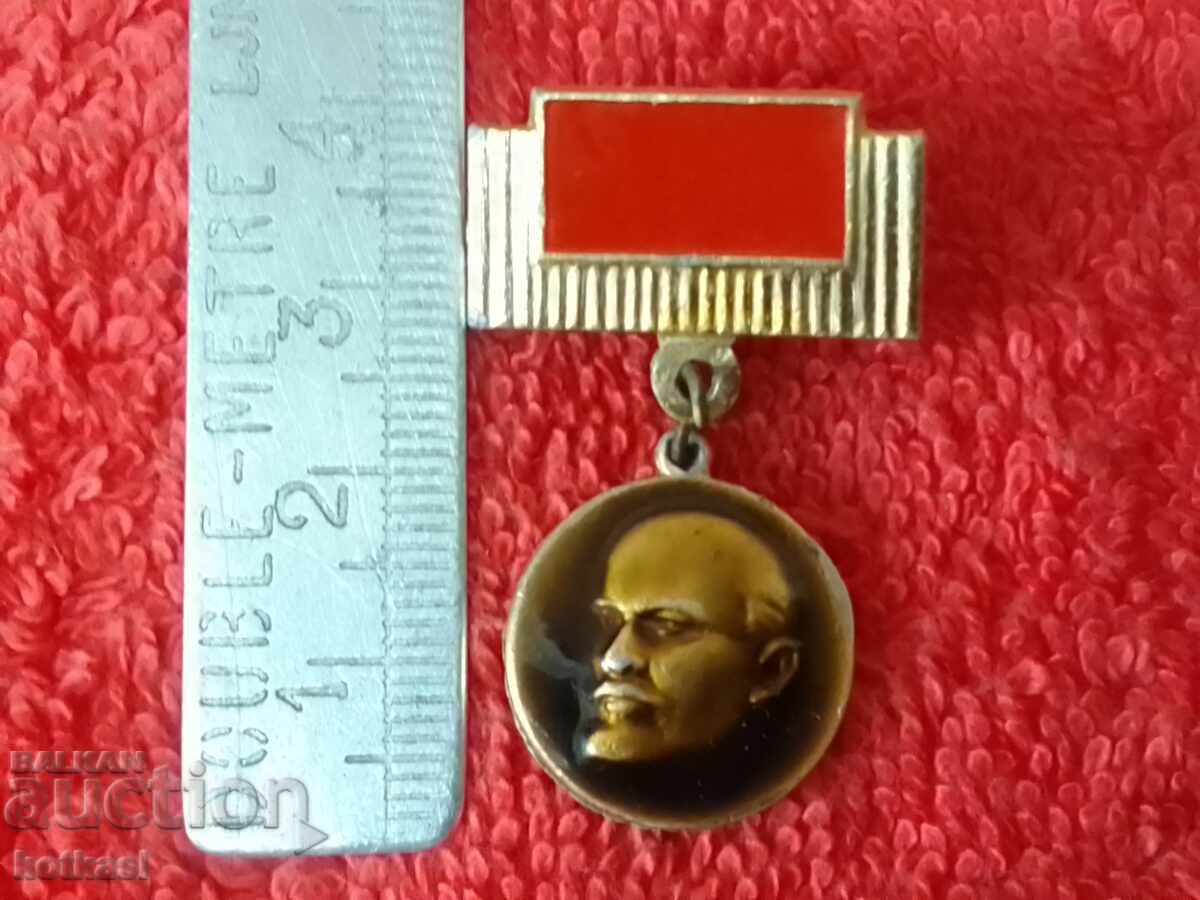 Стара значка носач Ленин Стара значка носач Ленин