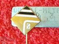 Veche insignă masivă, bronz, ac