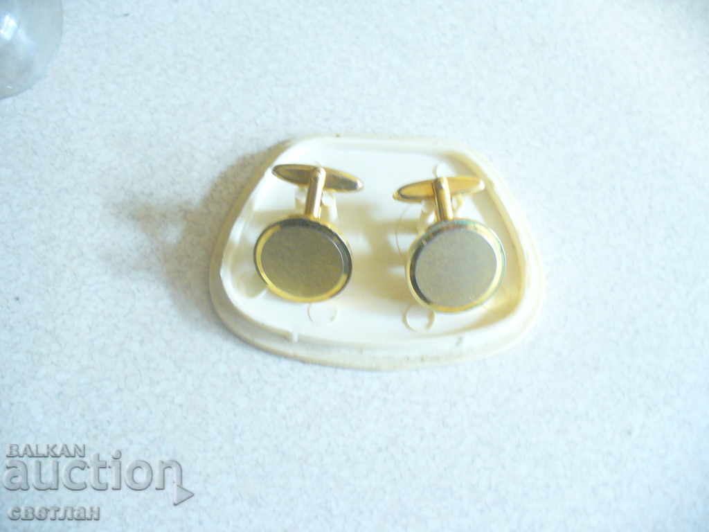 GOLD-PLATED CUFFLINKS 2 GOLD-PLATED CUFFLINKS 2