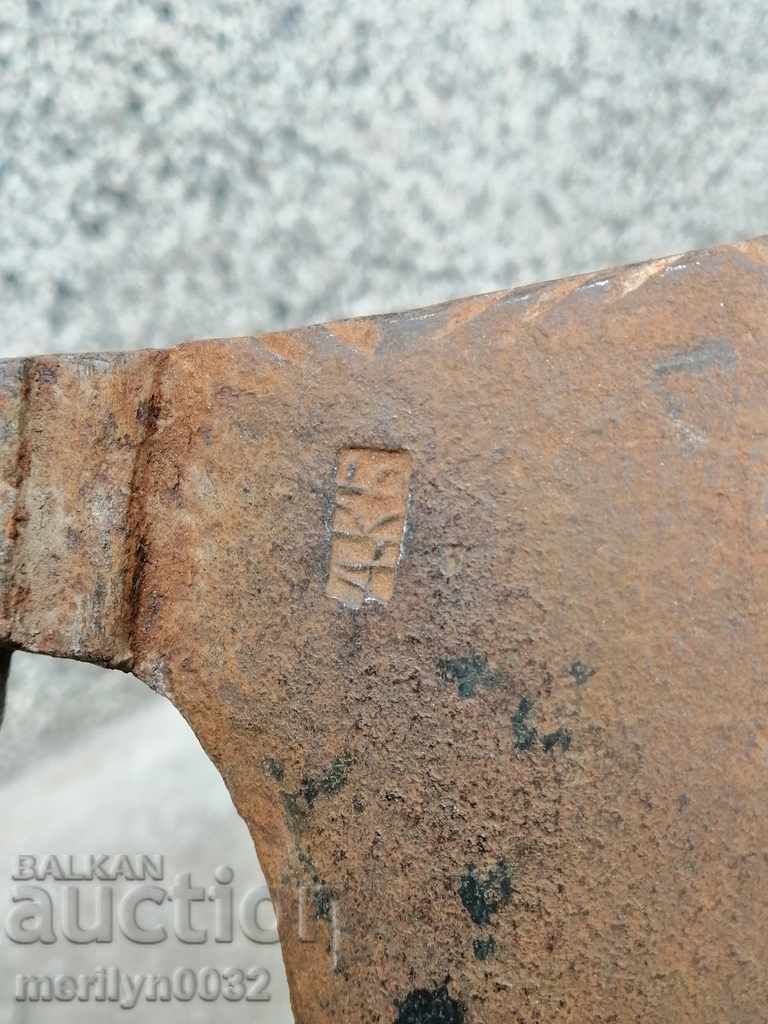 Delivery of Old ax, curve topper satin hat punch