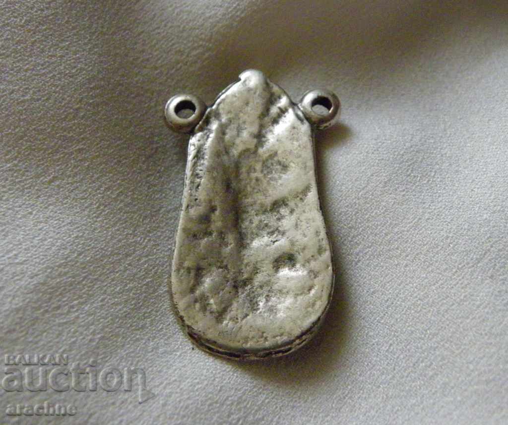 Delivery of Revival silver pendant with red amber Delivery of Revival silver pendant with red amber