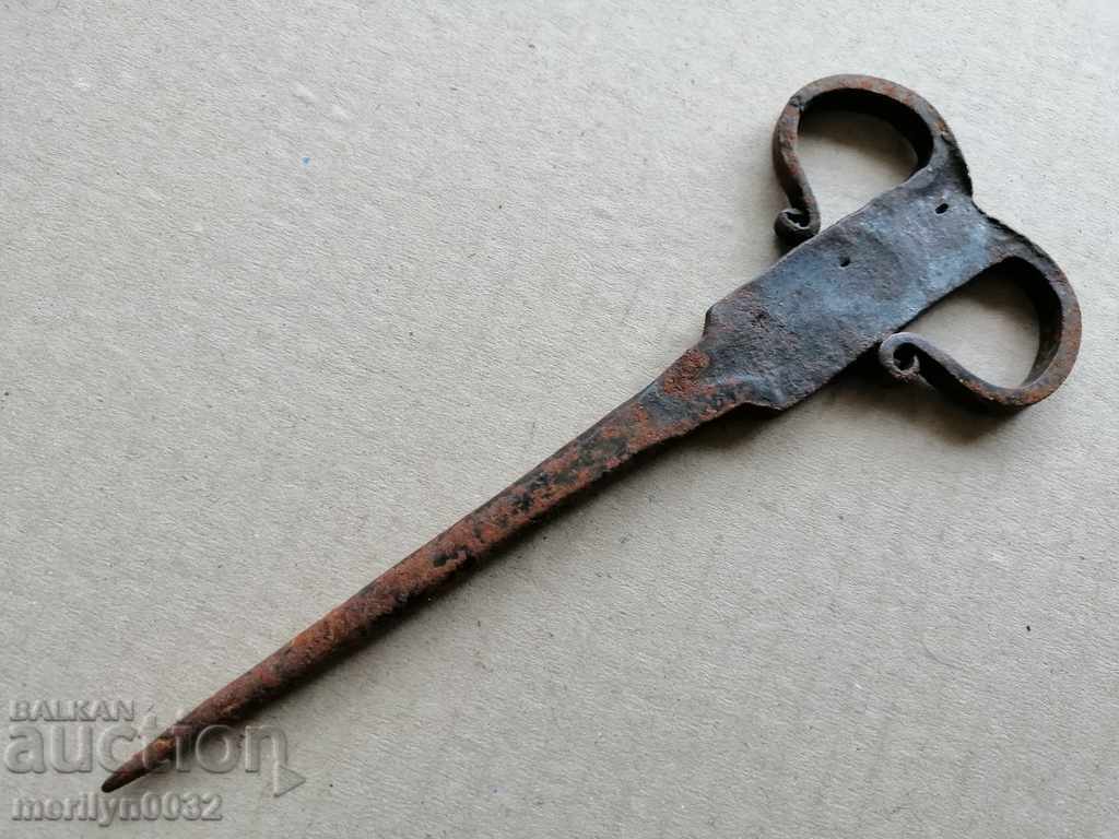 Delivery of Revival awl, forged skewer, wrought iron Delivery of Revival awl, forged skewer, wrought iron