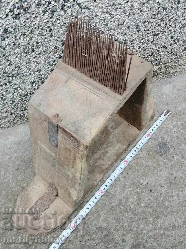 Delivery of Old darak, primitive wooden pick Delivery of Old darak, primitive wooden pick