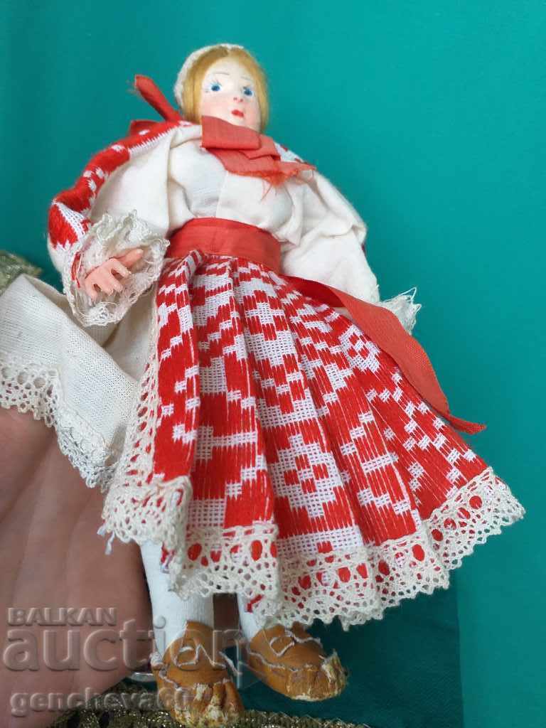 Păpușă veche rusă cu costum cu preț € 6.00 | 11.73 BGN Păpușă veche rusă cu costum cu preț € 6.00 | 11.73 BGN