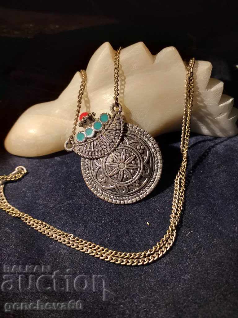 Παλιό μενταγιόν, μενταγιόν κολιέ με τιμή 30.00 BGN | € 15.34 Παλιό μενταγιόν, μενταγιόν κολιέ με τιμή 30.00 BGN | € 15.34