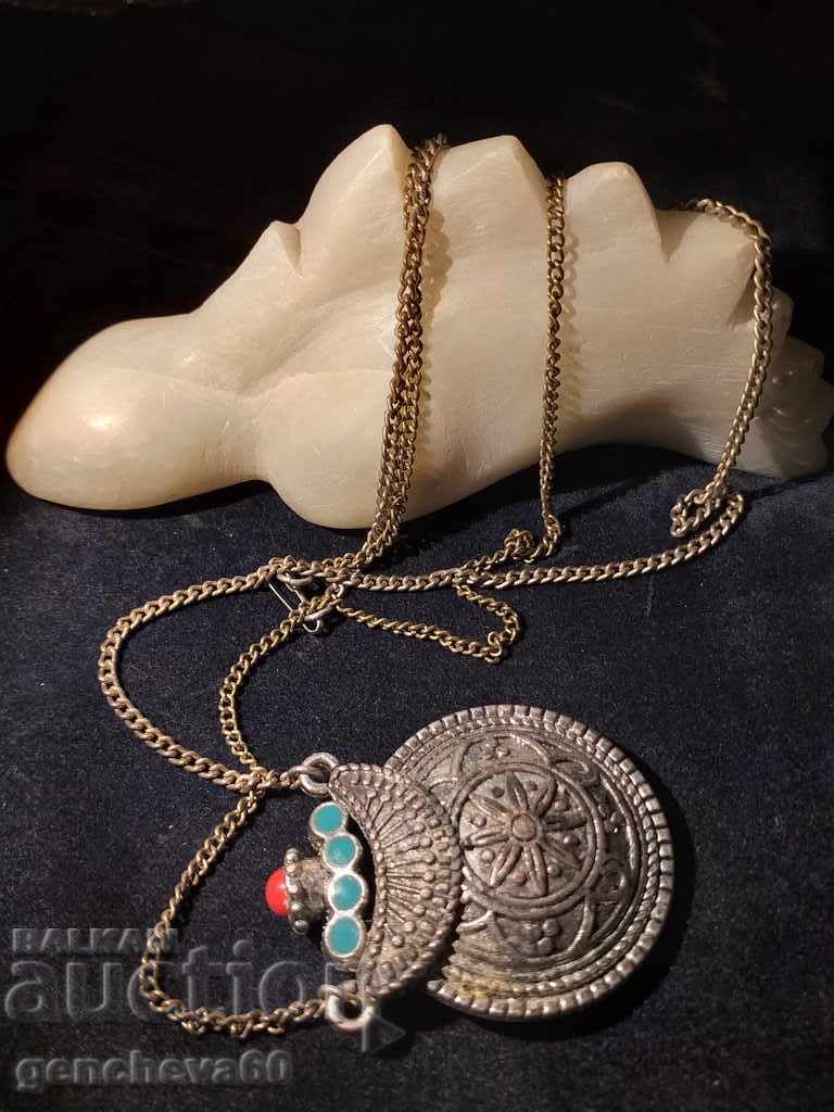 Auction  Old medallion, pendant necklace