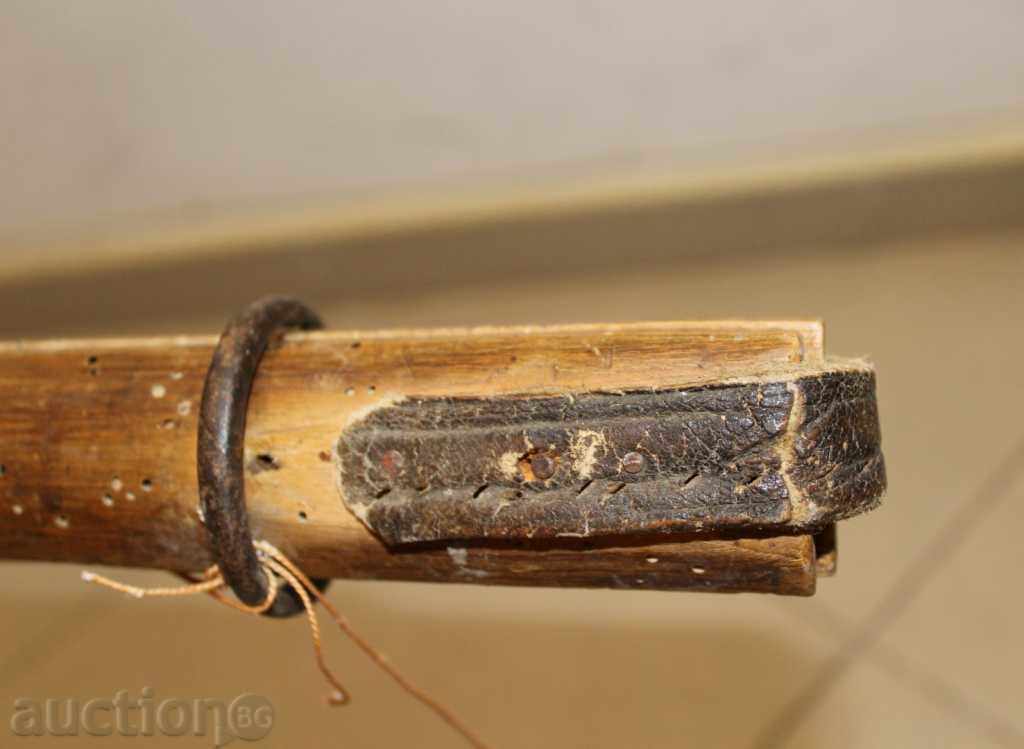 Delivery of . OLD WOODEN MACHINES FOR SEALING BROOM BROOMS Delivery of . OLD WOODEN MACHINES FOR SEALING BROOM BROOMS