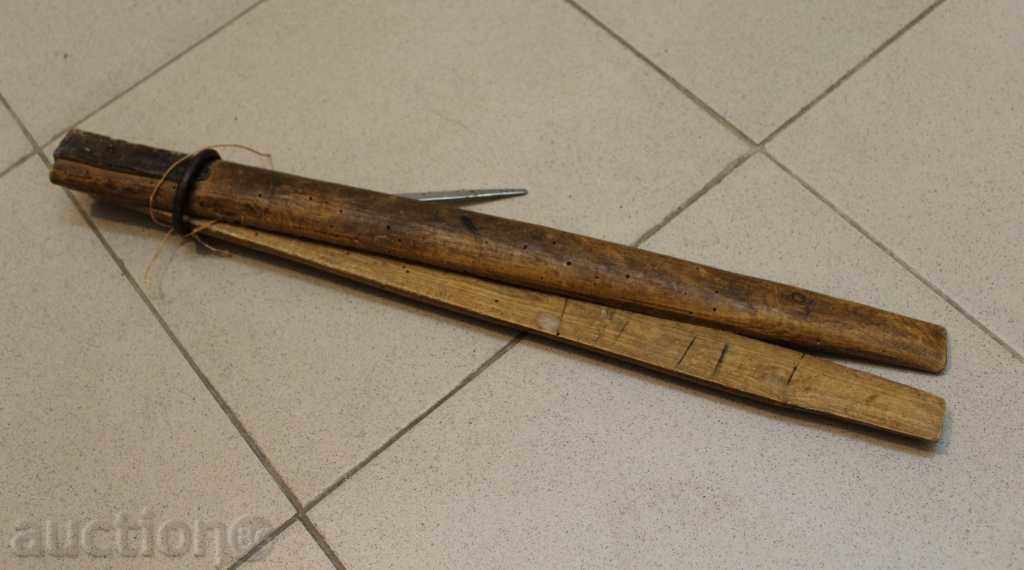 . OLD WOODEN MACHINES FOR SEALING BROOM BROOMS - 5 . OLD WOODEN MACHINES FOR SEALING BROOM BROOMS - 5