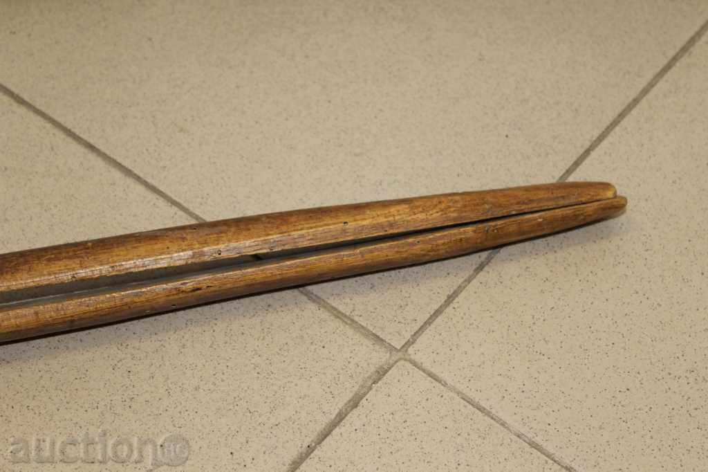 . OLD WOODEN MACHINES FOR SEALING BROOM BROOMS - 6 . OLD WOODEN MACHINES FOR SEALING BROOM BROOMS - 6